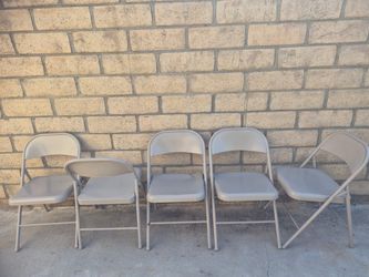 5 beige metal folding chairs