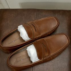 NEW Tommy Hilfiger men's shoes (8/5 size)