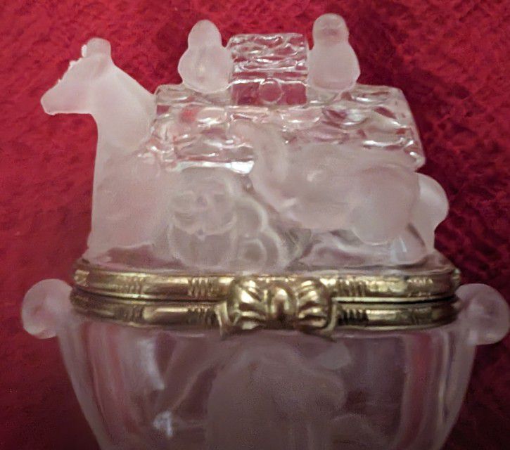 Vintage Noah’s Ark Lucite Trinket Box By Roman Inc China. Excellent Condition.