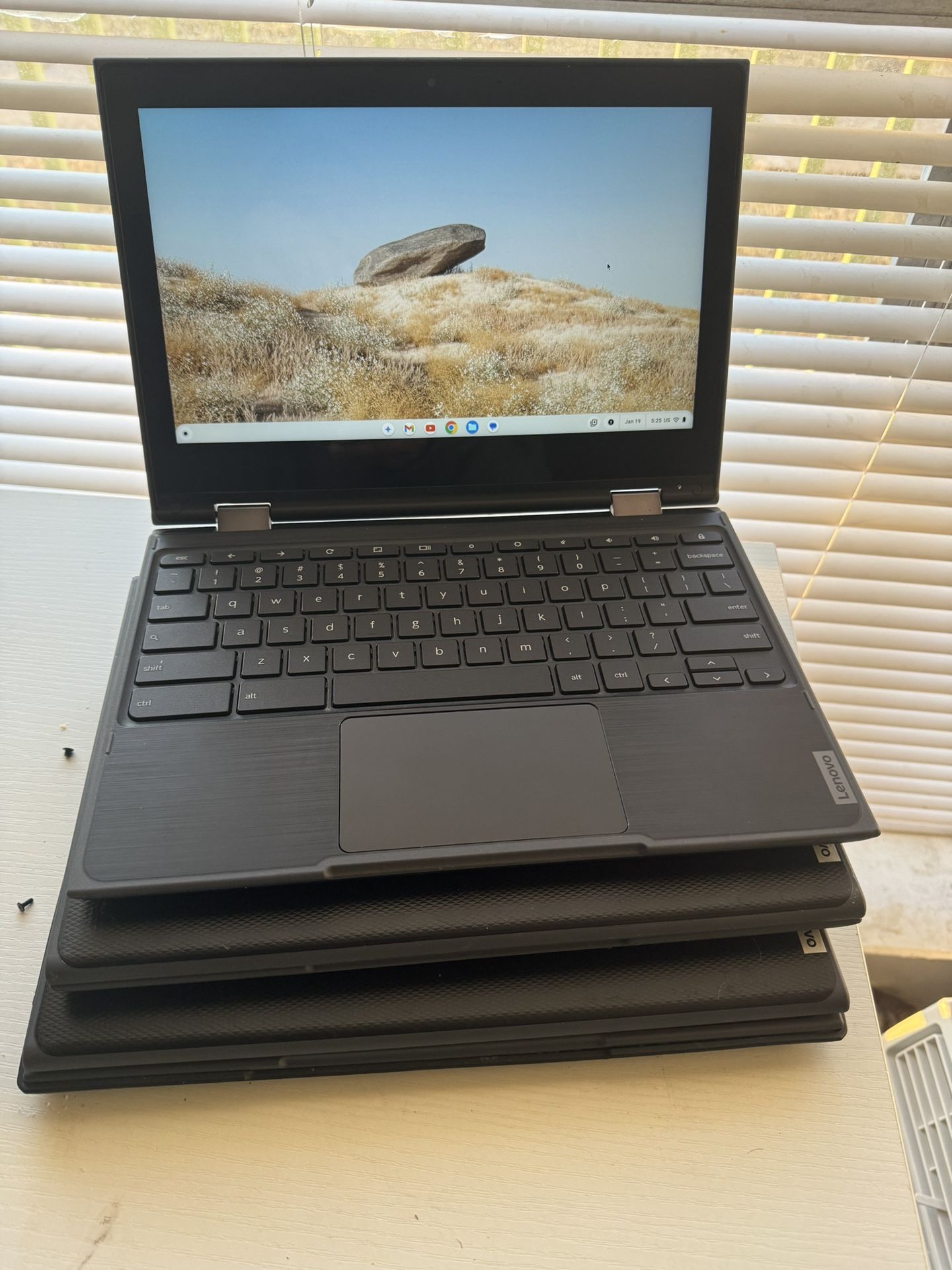 Lenova 2 In 1 ( Chromebook & Tablet) 4gb Ram 32gb Ssd 11 Inch Touchscreen