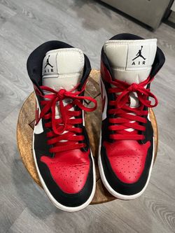Air Jordan 1 Mid 'Chicago Black Toe” size 11 men’s
