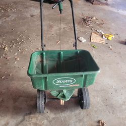 Scotts green cart