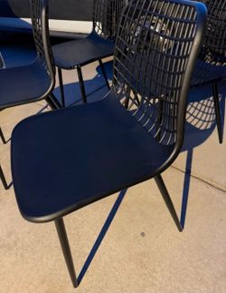 New assembled from the box SELLING 4 CHAIRS
