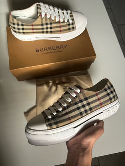 Men’s Burberry Shoes / Size 9
