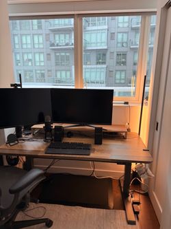 Vari Electric Standing Desk 60" x 30"