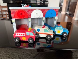 Melissa & Doug Wooden Keys & Cars Rescue Garage