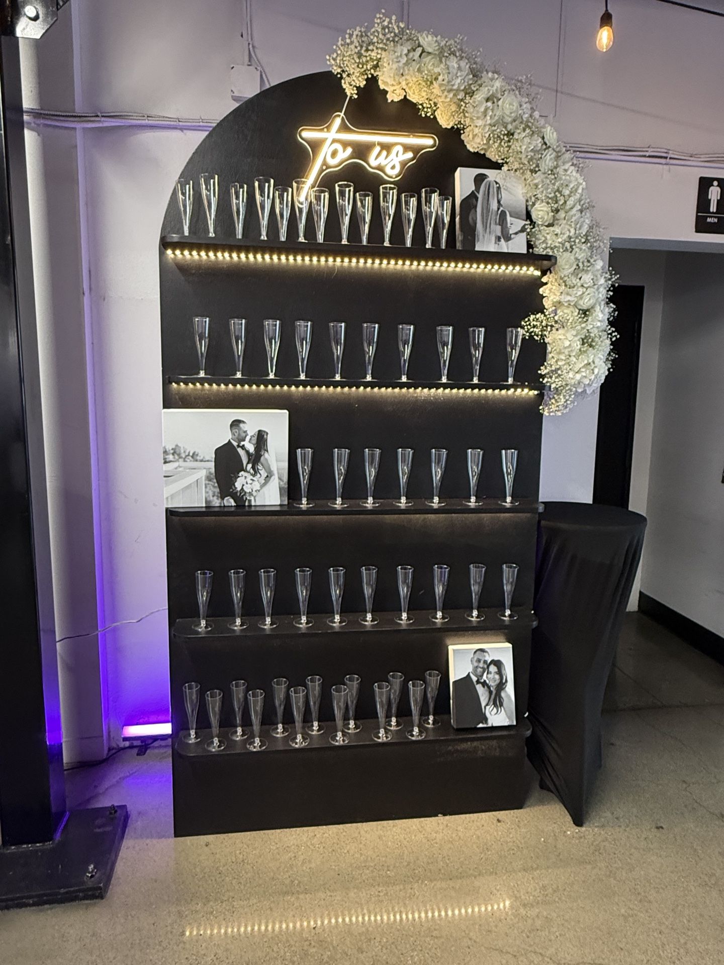 Black Treat Wall / Champagne Wall