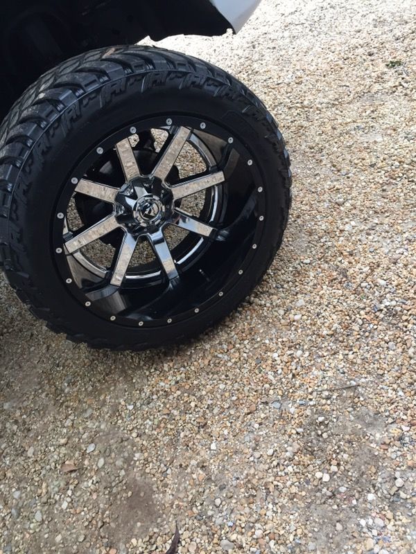 24x14 Fuel Mavericks on 37s