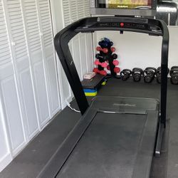   NordicTrack Commercial 2450 Treadmill 