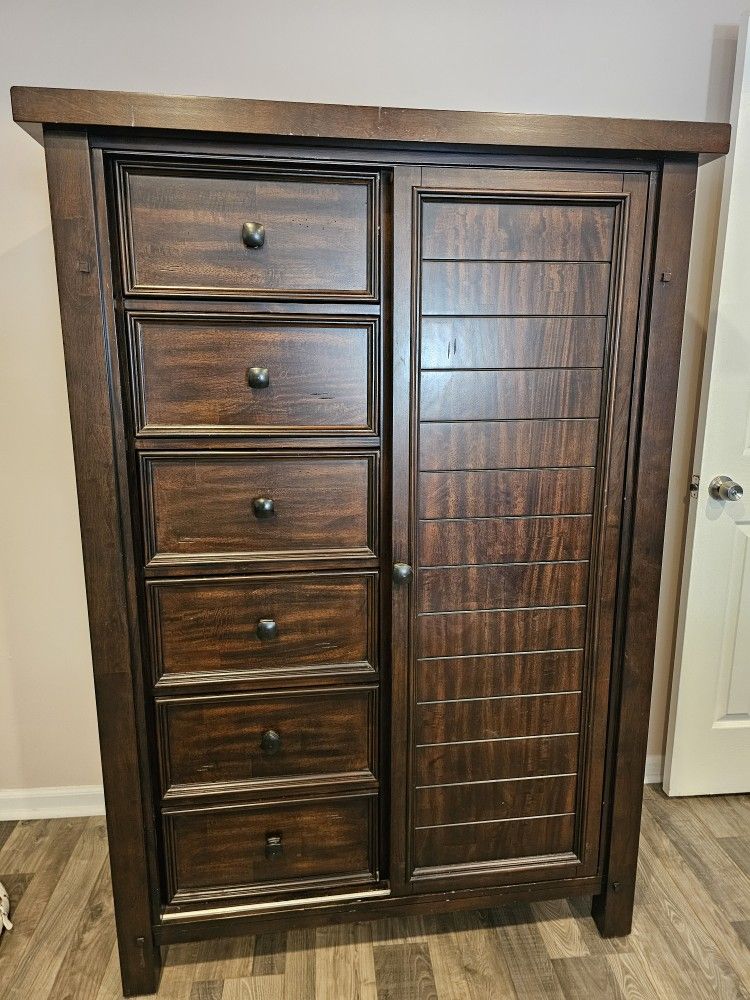 BOBs Men's Bedroom Furniture Set