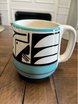 Taik https://offerup.com/redirect/?o=VVRFLk1UTg== POTTERY large mug