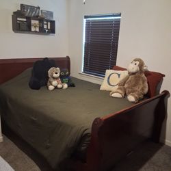 California Queen Like New Bed