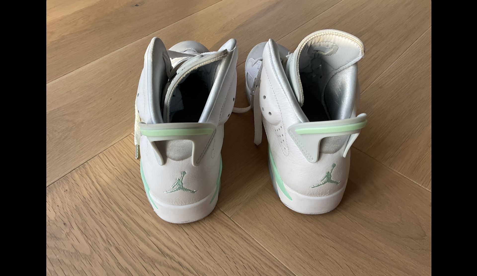 Air Jordans 8.5 Women US