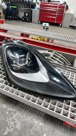 2022-2023 Porsche cayenne right headlight