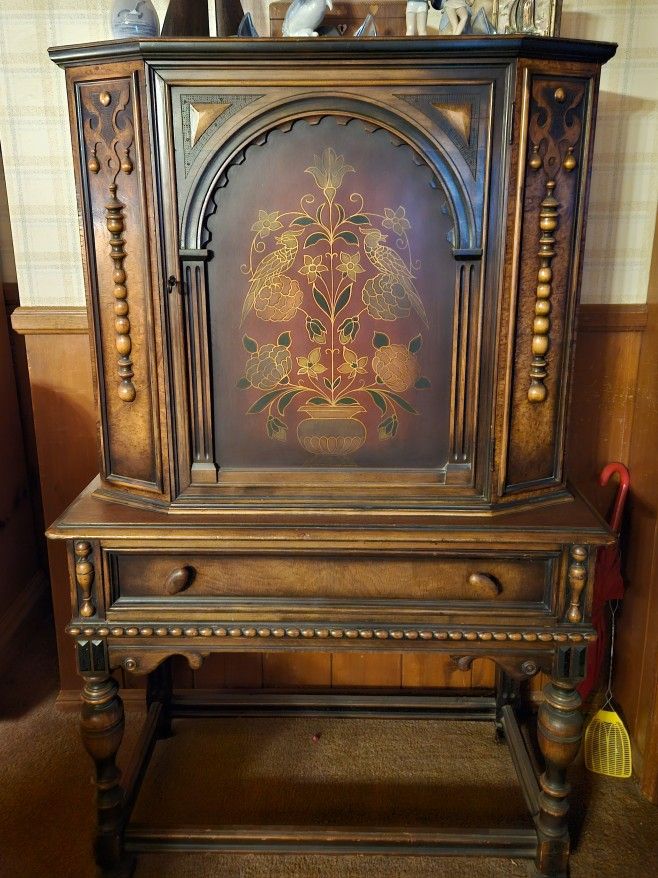 Berkey And Gay Vintage China Cabinet