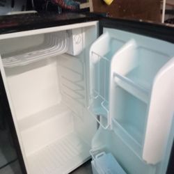 Mini Fridge By Magic Chef 