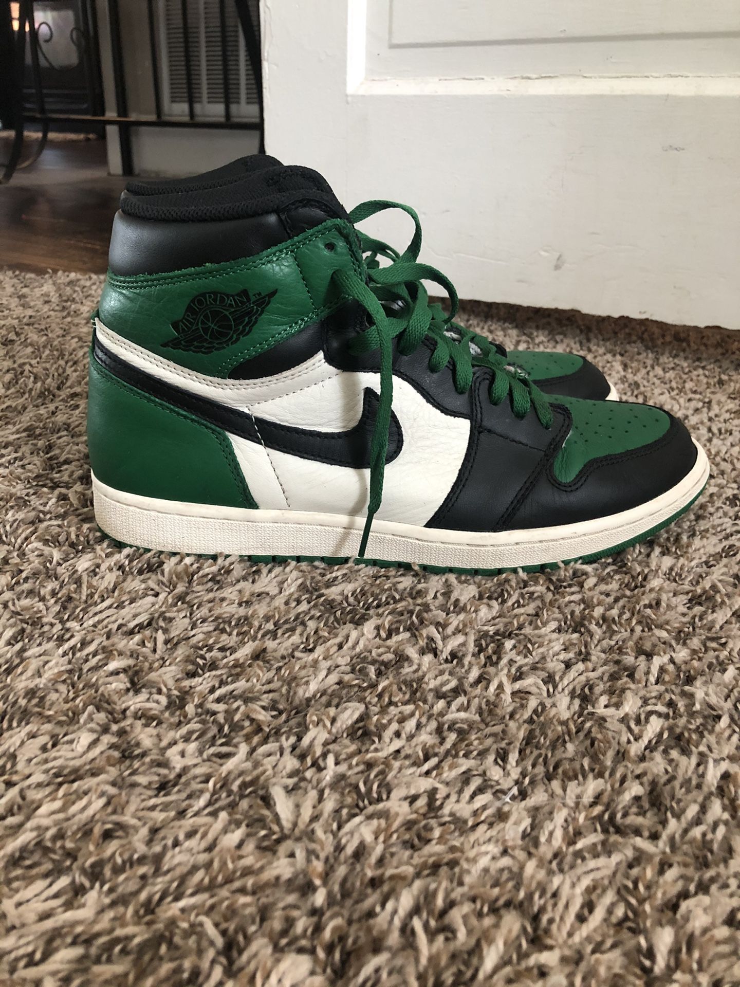 Air Jordan 1 Retro High OG Pine Green