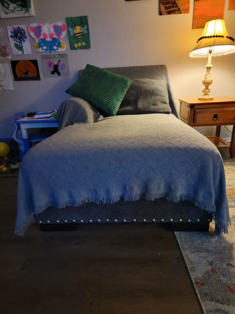 2 Cushion+ Chez Lounge Couch W/ pillows& Sofa covers
