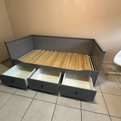 Bed With Drawers