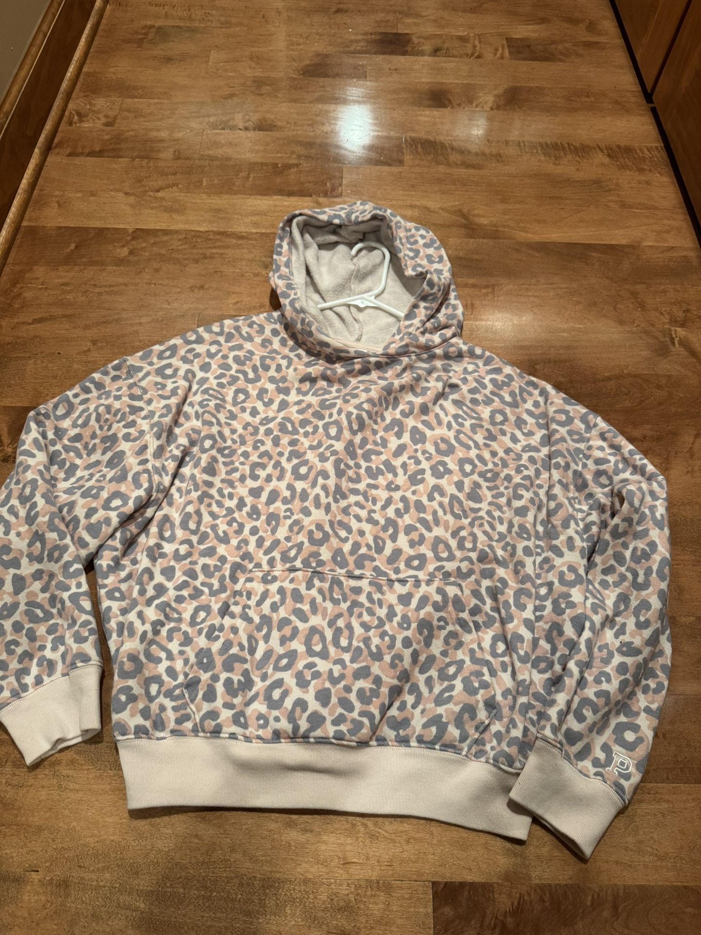 Woman’s Victorias Secret Pinkeooars Print Hoodie Shipping Available