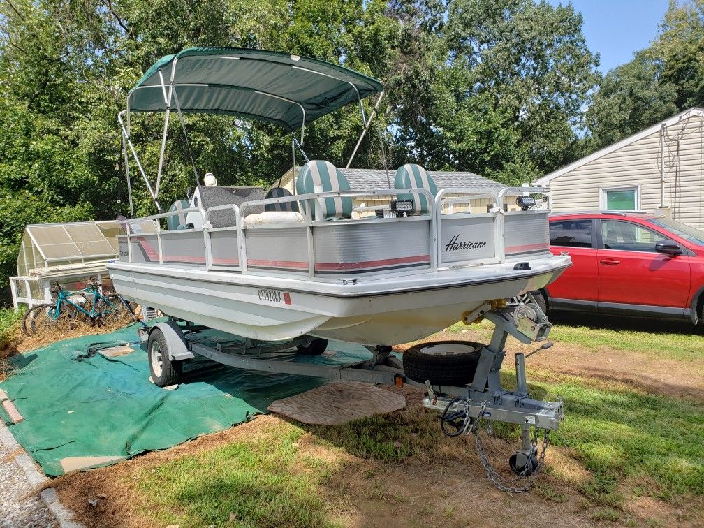 1987 Hurricane deck boat