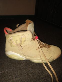 Jordan
Retro Travis Scott British Khaki Sneakers