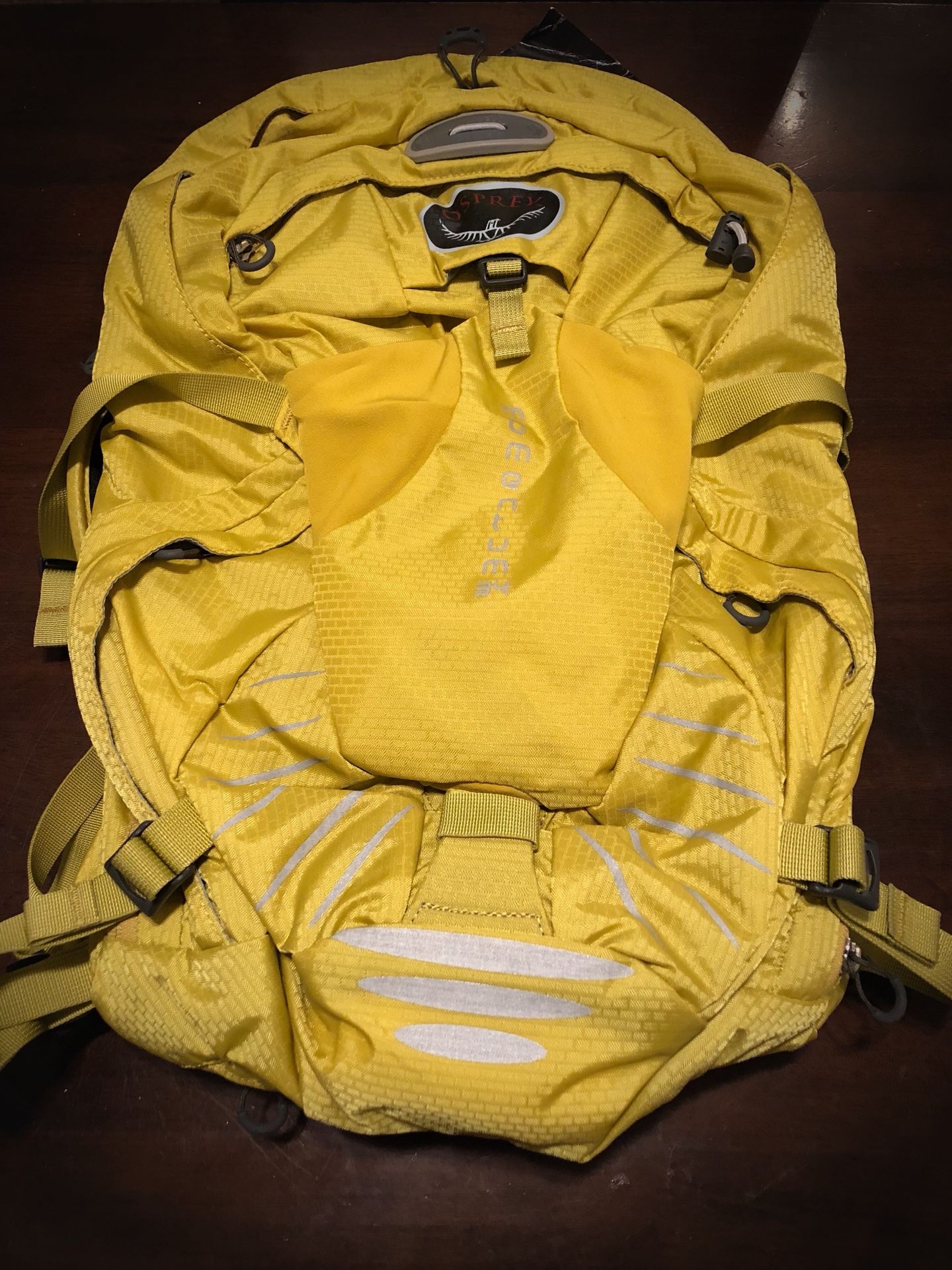 OSPREY MOMENTUM 34 NEW CYCLING HIKING SNOWBOARDING BACKPACK COMMUTER