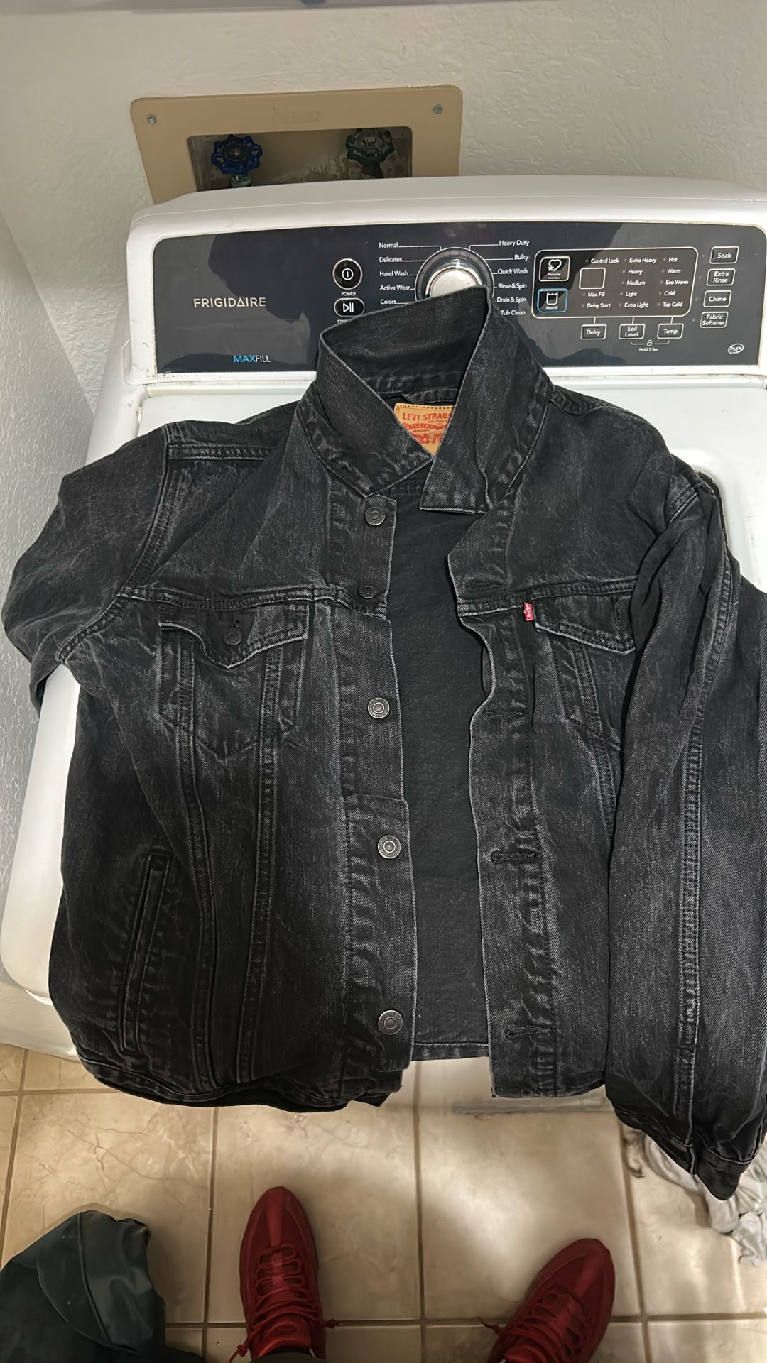 ALL BLACK DENIM JACKET