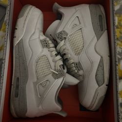 Air Jordan 4’s “Oreos”
