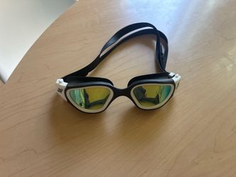 Swimming googles