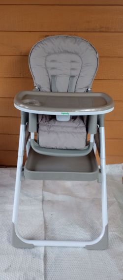 Baby high chair all in 1.. See all the pictures..