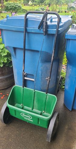 Nice Scott's Lawn Spreader