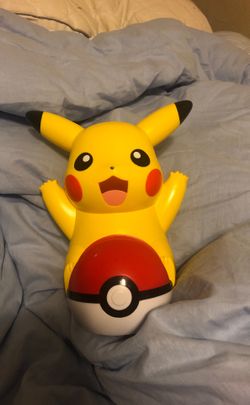 Pikachu Poké-ball 3ds charger stand