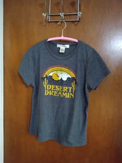 Desert Dreamin Graphic T-Shirt. Small