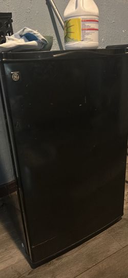 Mini fridge
