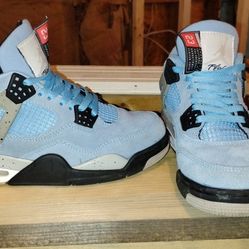 Jordan 4 University Blues 