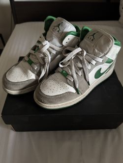 Air Jordan 1 MID SE (GS) sz 7 y