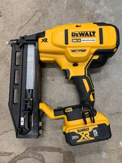 Dewalt 20V MAX XR Lithium-Ion Electric Cordless 16-Gauge Angled Finishing Nailer