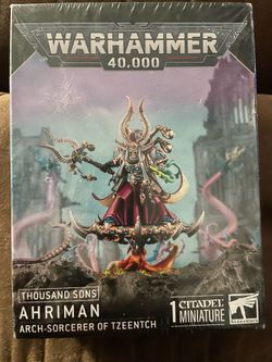 Warhammer 40,000 index card and figure