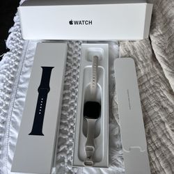 Apple Watch SE - GREAT CONDITION 