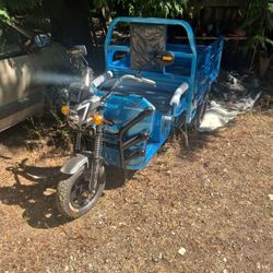 Electric motorcycle 3 Wheel Scooter Car Cart - With Dump Box , 30 mph, Lights. Great City transportation for Uber Doordash delivery. NO license needed