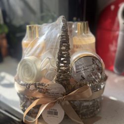 Spa Gift Basket (new) 