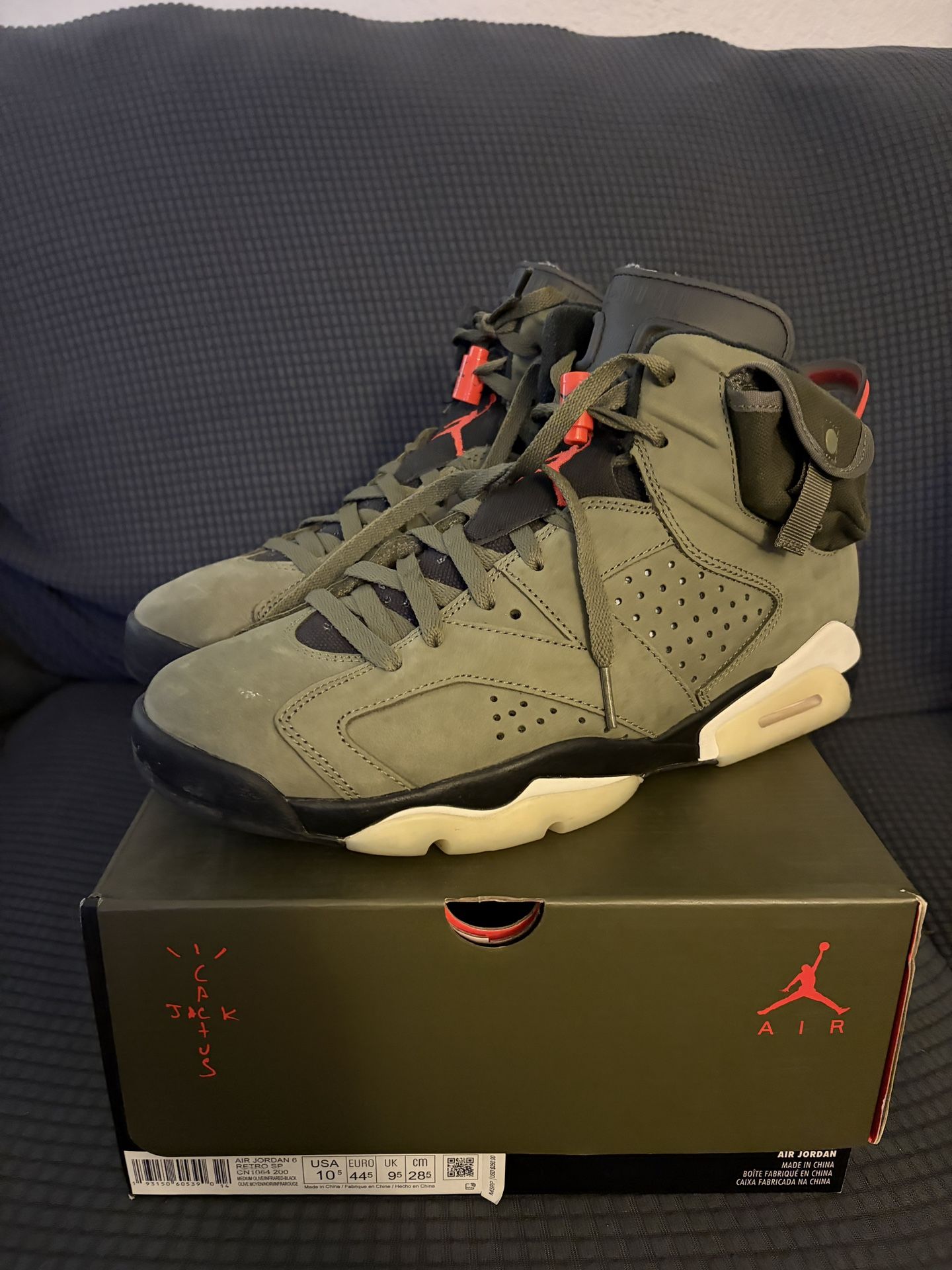 Travis Scott Jordan 6’s 10.5