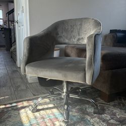 Grey Swivel Chair, Vanity Chair, Lounge Chair ✿ Pickup in La Puente, CA