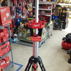 MILWUAKEE M18 CORDLES DUAL POWER TOWER LIGHT NEW 