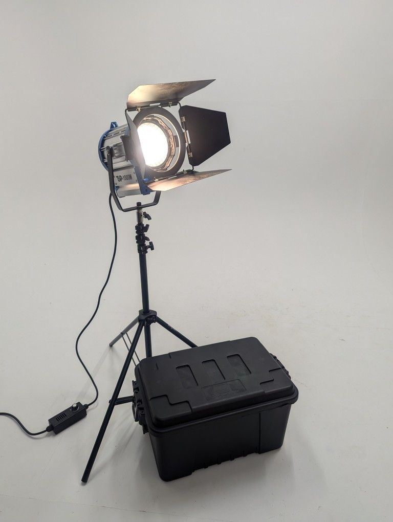 1000 Watt Fresnel Dimmable Video Light