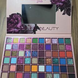 Eyeshadow palette with 60 shades