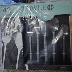 42 Piece Cutlery Set