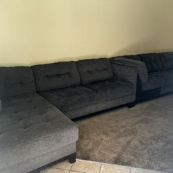 Large Gray Sectional Couch – Excellent Condition – Pickup Only