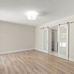 Ceiling light fixture